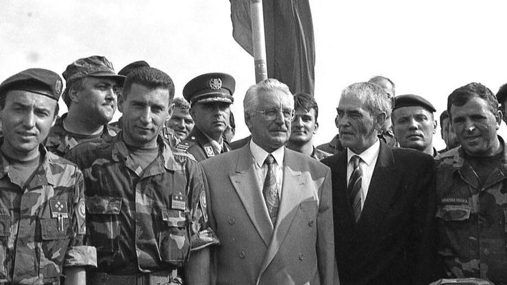 Predsjednik Franjo Tuđman s brojnim uglednicima posjetio je Grad Knin nakon VRO Oluja