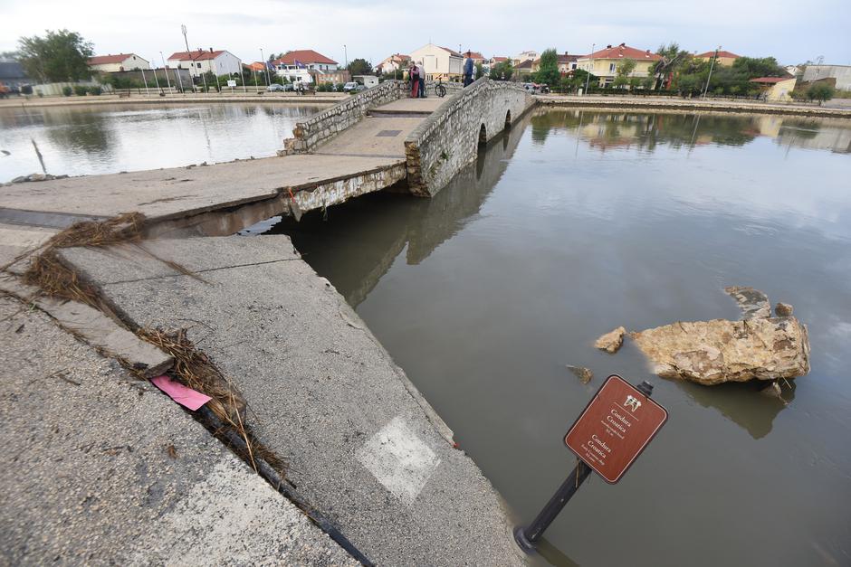 Nin: Pod bujicom vode srušena oba mosta koja povezuju stari grad | Author: Dino Stanin/PixSell
