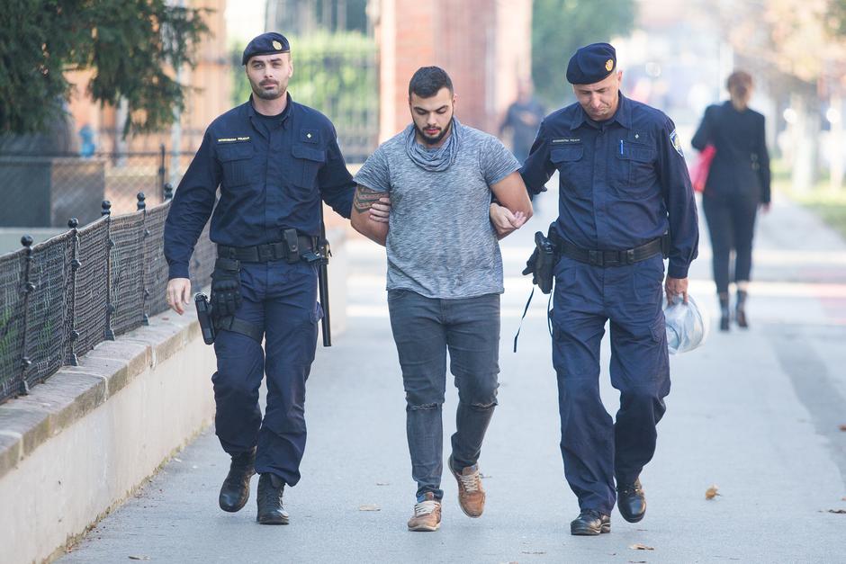 Osijek: Privođenje osumnjičenog za razbojništvo nedaleko Đakova | Author: Davor Javorovic/PIXSELL