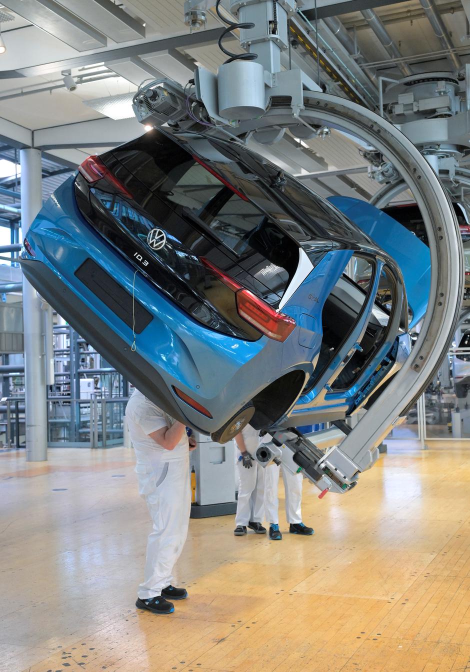 Media tour through Volkswagen production line in Dresden | Author: Matthias Rietschel