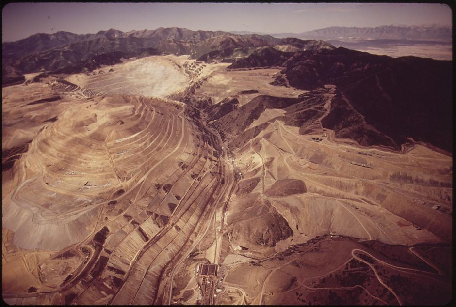 The Kennecott Mine, located in Utah, is the largest open-pit copper mine in the world. It has been a significant site for copper extraction and a key player in the global copper industry for over a century. | Author: 