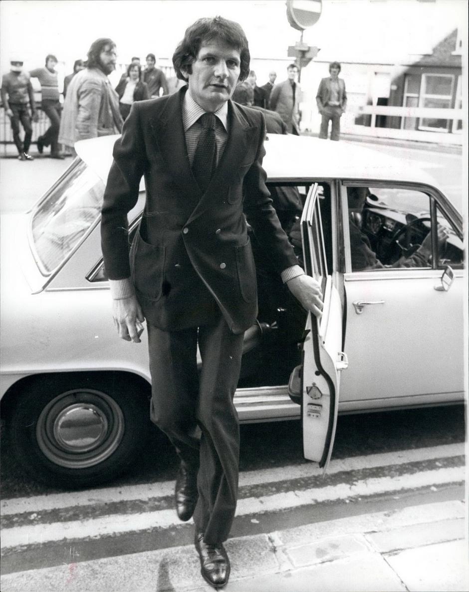 210015880 | Author: Keystone Pictures USA