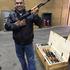 Trgovac oružjem Marc Morales i pregled oružja u tvornici u Kragujevcu