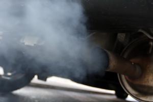 Ispušni plinovi iz automobila