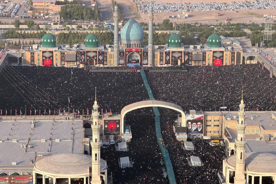 Mourners attend a prayer for Iran's late Supreme Leader Ayatollah Ali Khamenei, in Qom | Author: OFFICE OF THE IRANIAN SUPREME LE