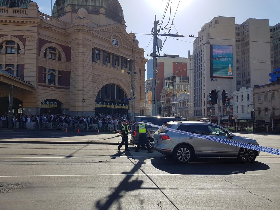 Autom se zaletili u pješake u Melbourneu