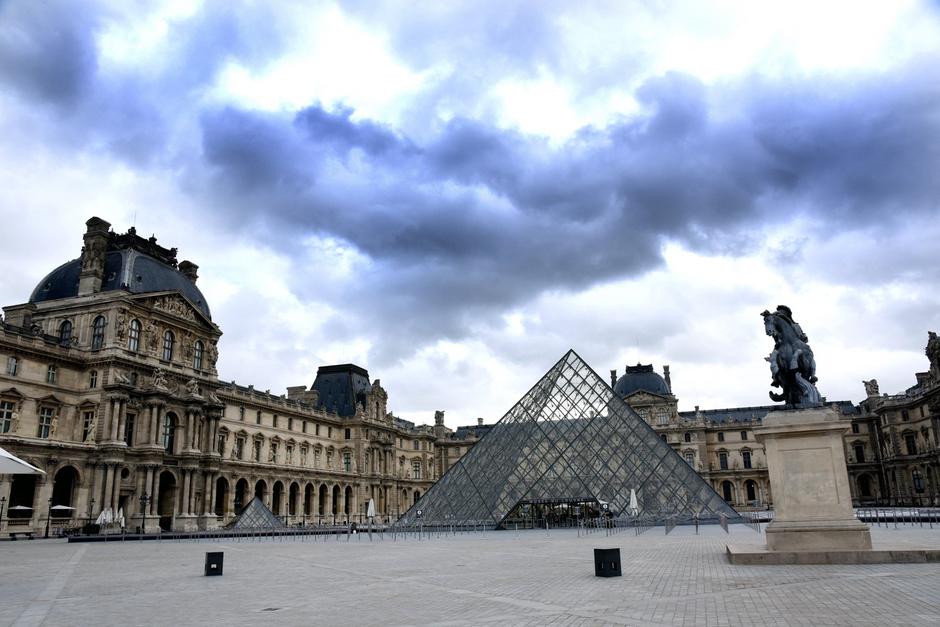 Day after Robbery of the closed Louvre Museum - Paris, France - 20 Oct 2025 | Author: Profimedia