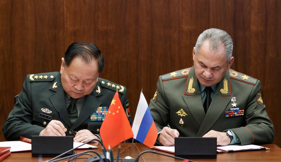 Russian Defense Minister Shoigu meets with Zhang Youxia, second-ranked Vice Chairman of China's Central Military Commission | Author: 
