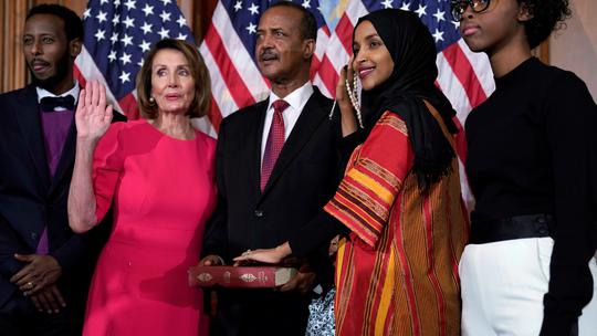Ilhan Omar polaže zakletvu u Kongresu na Kur'an