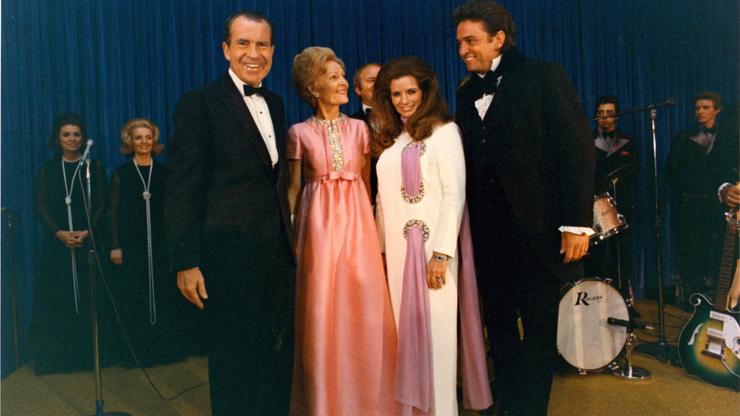 Johnny Cash i June Carter Cash s predsjednikom Richardom Nixonom i njegovom suprugom Pat