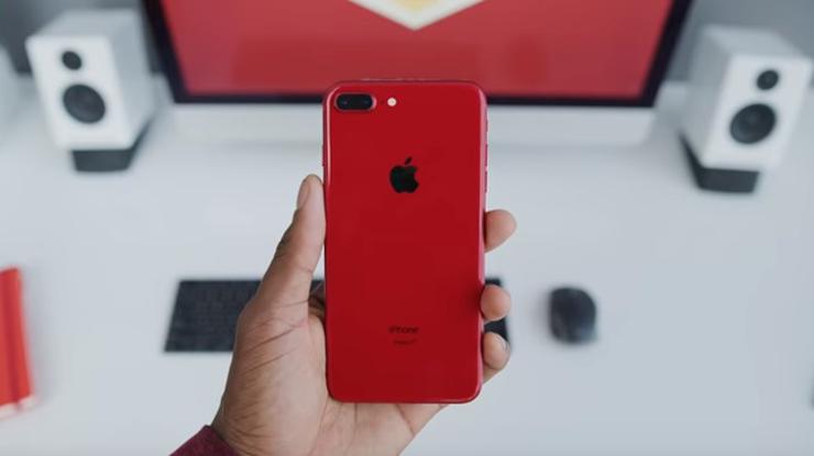 Crveni iPhone 8