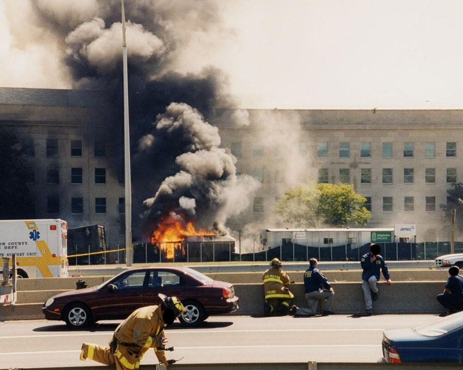 Zgrada Pentagona 11. rujna 2001. nakon terorističkog napada