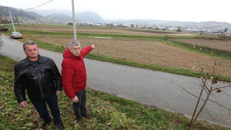 Pregrada: Gradonačelnik Pregrade sa vlasnicima vraćene zemlje