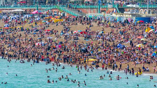 Spas od vrućina ljudi traže na plažama