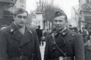 Franjo Tuđman (lijevo) i Joža Horvat u partizanima, veljača 1945.