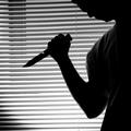 Ilustracija ubojice s nožem u ruci