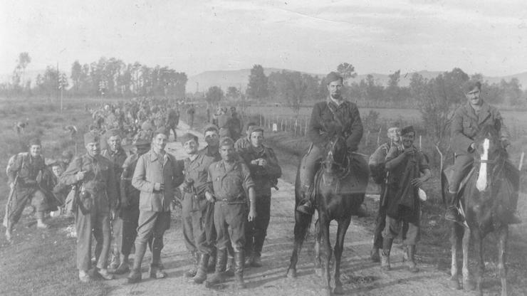 . Srpskohrvatski / ??????????????: Borci bataljona Garibaldi na putu prema Beogradu, u ?ijem su osloba?anju u?estvovali oktobra 1944. 1944. Unknown 26 Italian Partisans on the road to Belgrade 1944