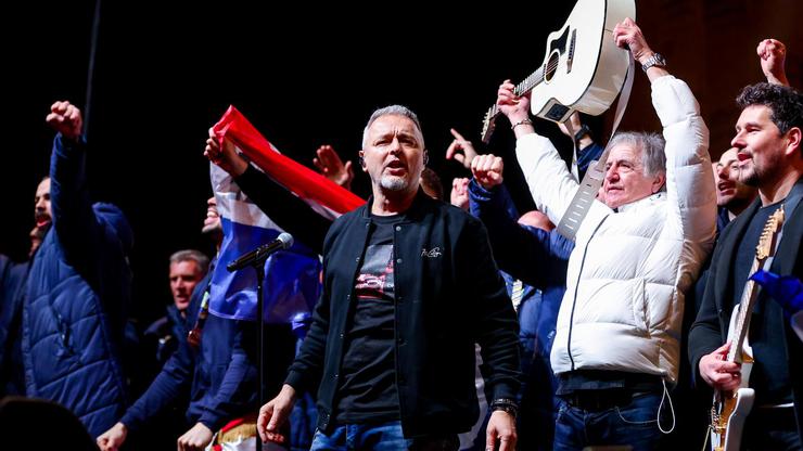 Zagreb: Thompson i brončani rukometaši zapjevali na glavnom gradskom Trgu