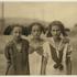 Njih tri mlade tinejdžerice u ljeto 1911. bile su radnice u predionici u Suffolku.