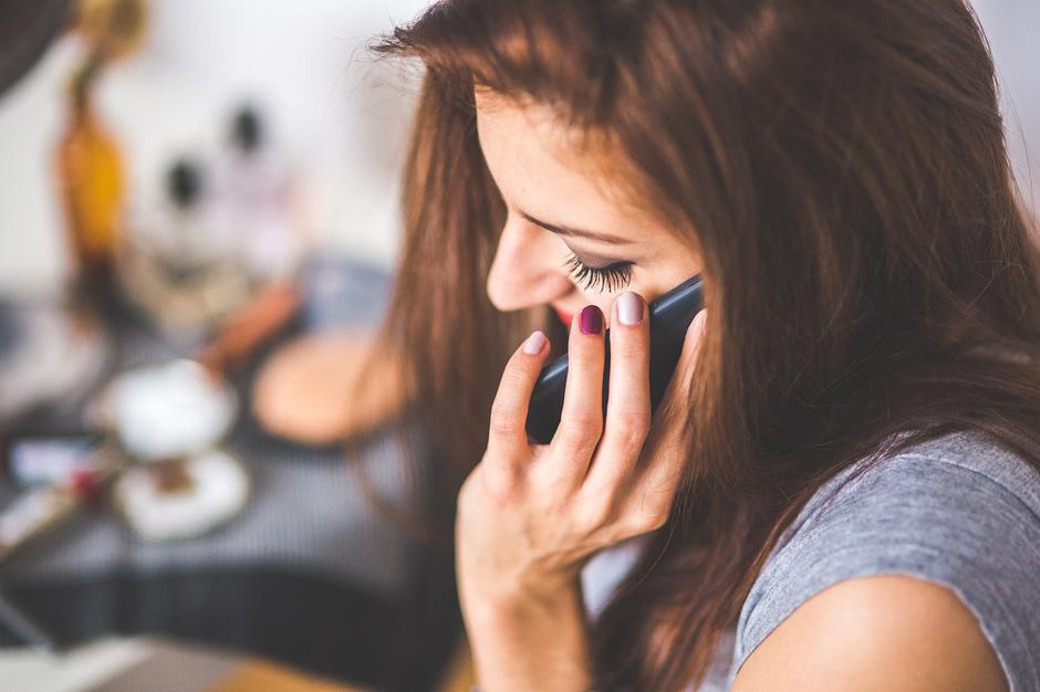 Žena razgovara na mobitel | Author: Pixabay