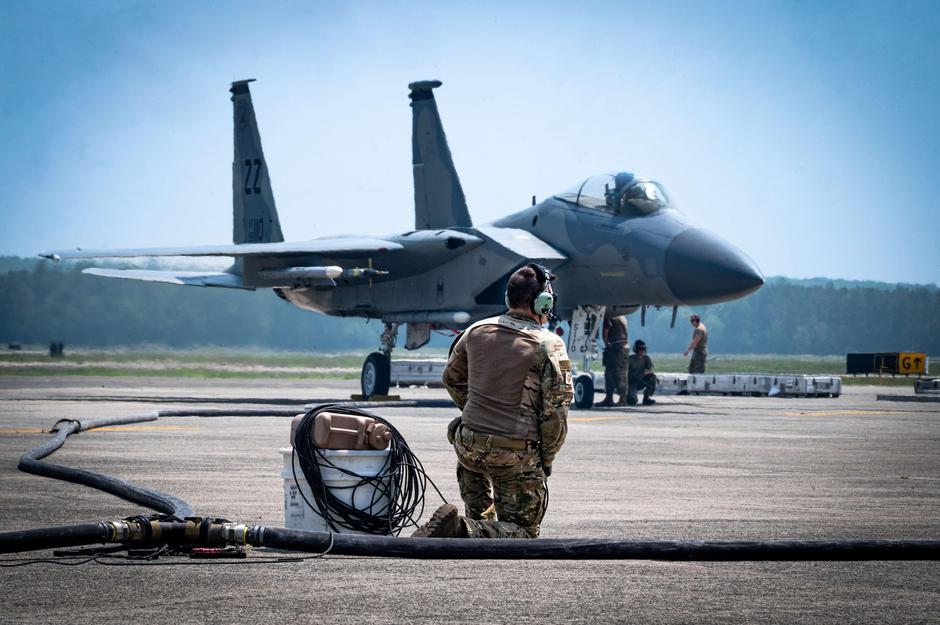 U.S. Air Force Tech. Sgt. Jose Hernandez, a fuels specialist assigned to the 103rd Airlift Wing, prepares begin refueling an F-15 Eagle flown by the 104th Fighter Wing in Massachusetts during a Distributed Integrated Combat Turn (D-ICT) operation at Westo | Author: Profimedia