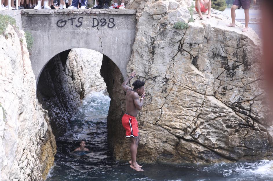 Split: Najpopularniji svjetski streamer IShowSpeed skakao je u more na splitskoj plaži Ježinac
