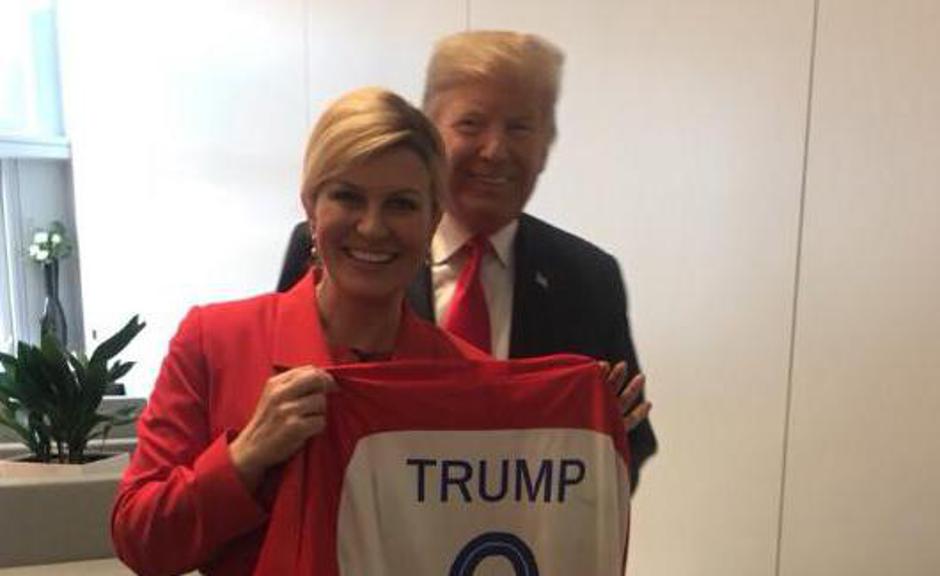 Kolinda Grabar Kitarović poklonila Trumpu hrvatski dres | Author: Twitter