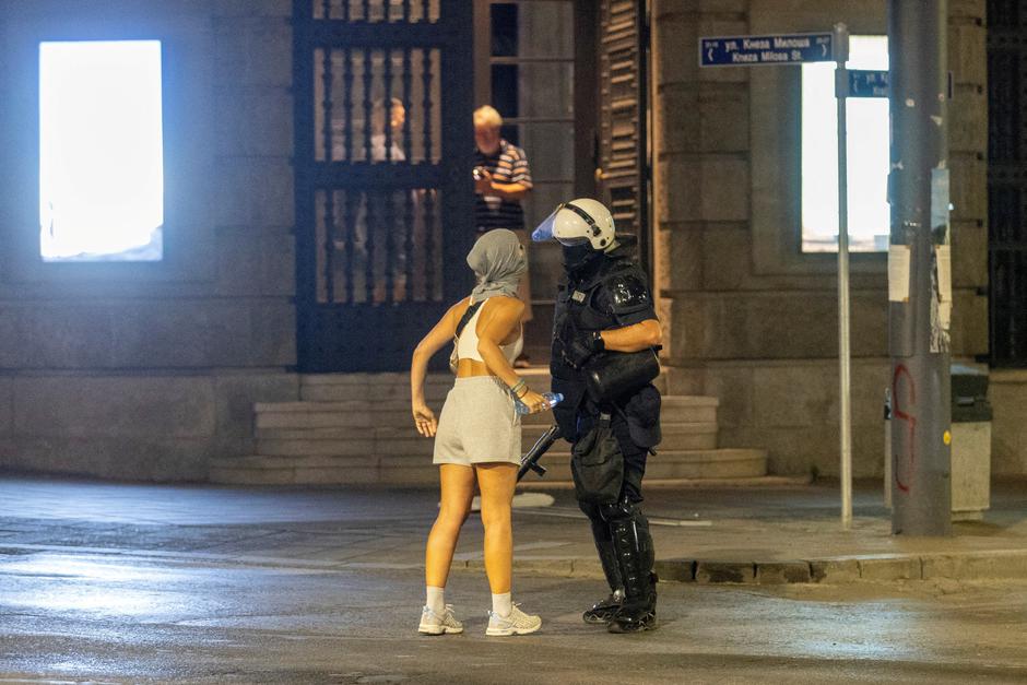 A demonstrator argues with a Serbian police officer during standoff between ruling party supporters and anti-government protesters in Belgrade | Author: Djordje Kojadinovic