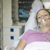 Maska s kisikom za pacijenticu
