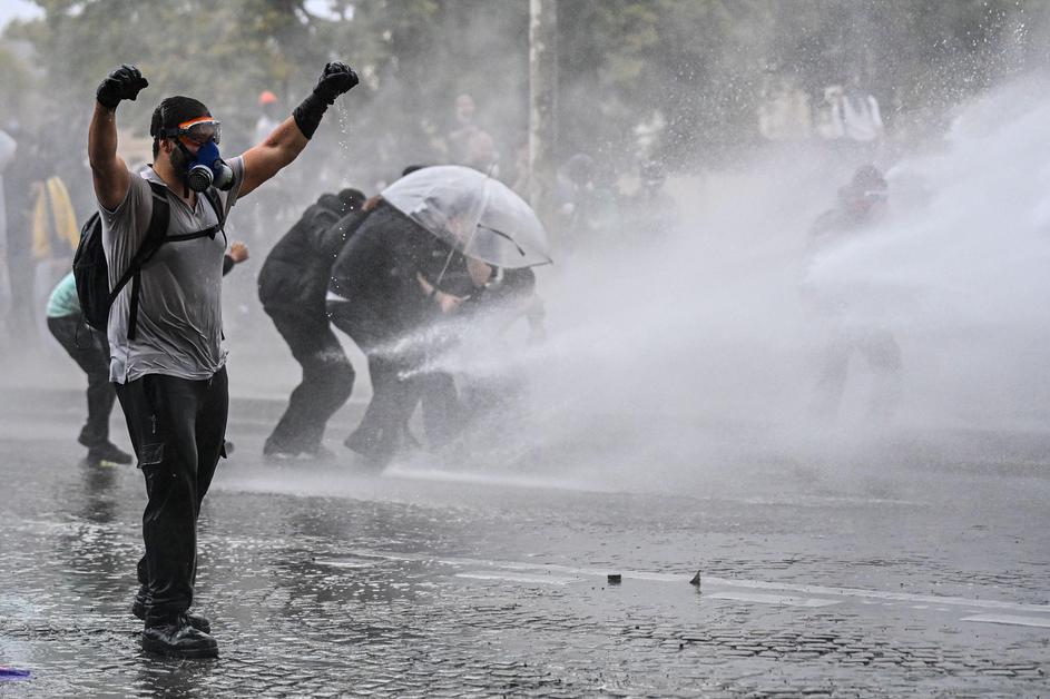Paris, France. 13th Oct, 2026. High school and autonomous protesters clash with riot police in Paris on October 13, 2026. - 13/10/2026 - France/Ile-de-France (region)/Paris - Julien Mattia/Le Pictorium Credit: LE PICTORIUM/Alamy Live News