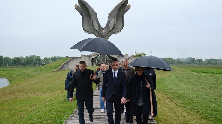 Ministar kulture Zlatko Hasanbegović obišao Spomen-područje Jasenovac
