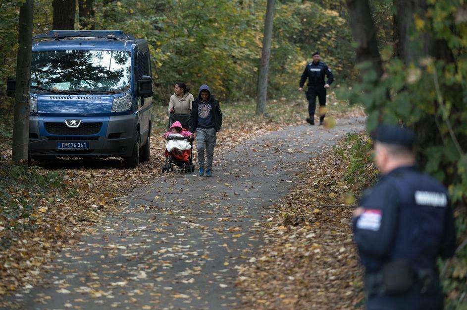 Beograd: Policijsko osiguranje u blizini Vučićeve kuće u Jajincima