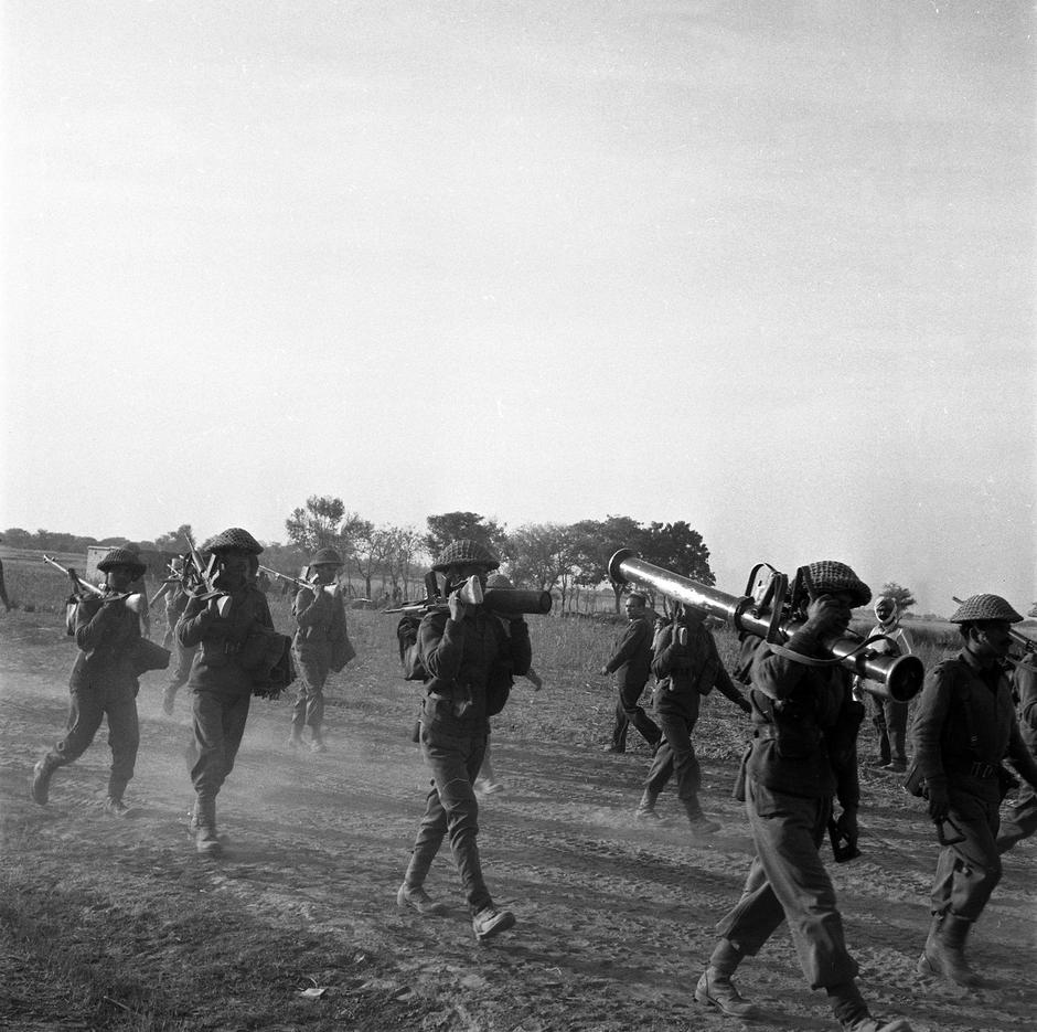 Withdrawal of troops from Indo-Pakistani border | Author: Profimedia