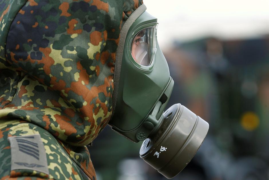 Vojnik njemačke vojske s gas-maskom | Author: ralph orlowski/REUTERS/PIXSELL