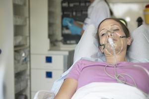 Maska s kisikom za pacijenticu