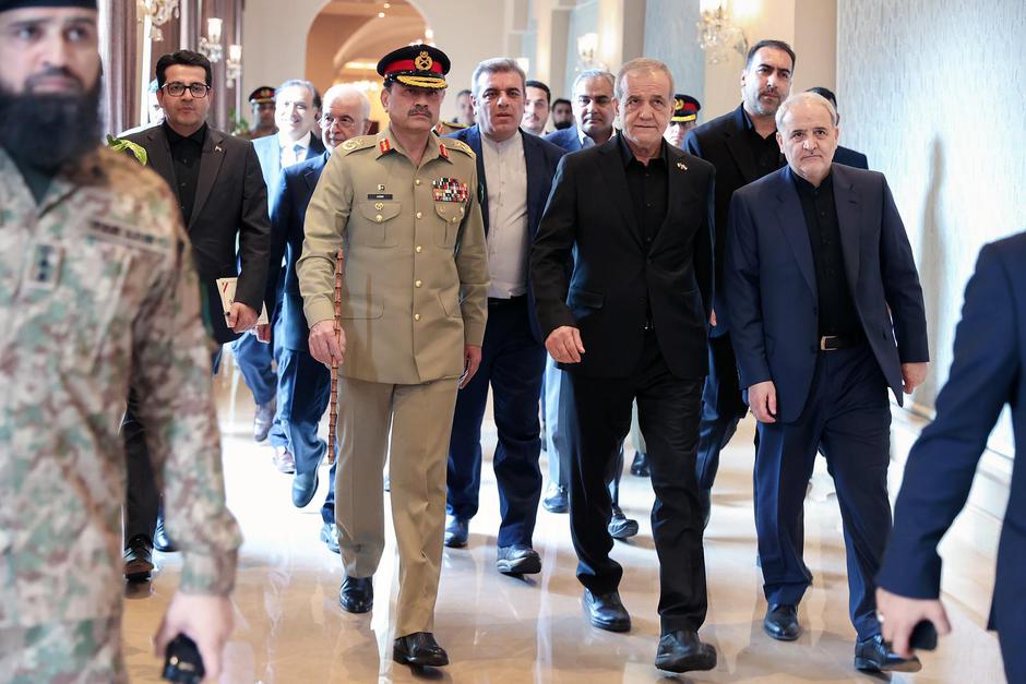 Iran's President Pezeshkian Meets Pakistan's PM Sharif in Islamabad | Author: Iranian Presidential Press Offic
