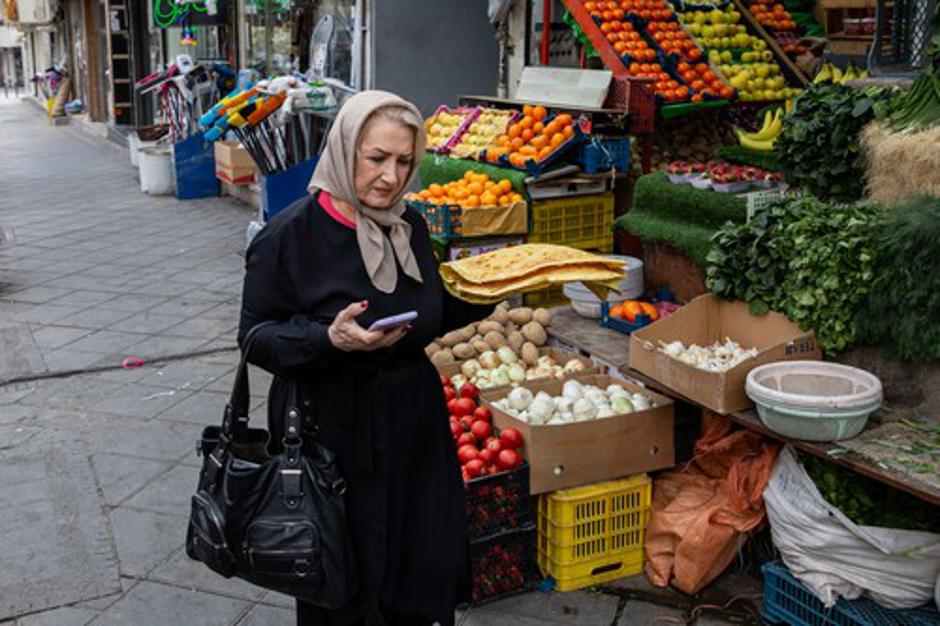 Tehranis shopping during bomb raids | Author: Profimedia