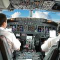 Piloti u cockpitu aviona