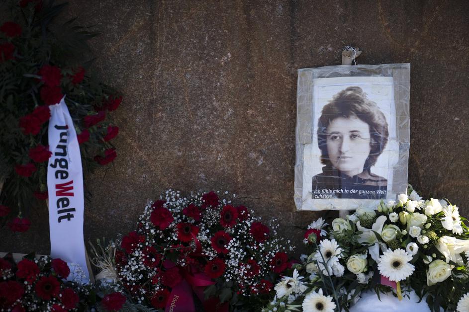 German Left Party Leaders Attend Rosa Luxemburg Commemoration in Berlin