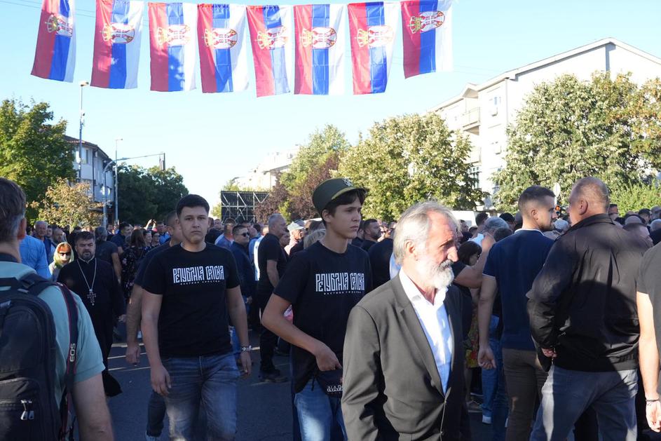 Beograd: Brojni građani došli odati počast ratnom zločincu Ratku Mladiću