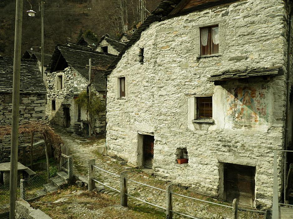 Dolina Verzasca i gradić Corippo | Author: Wikimedia Commons