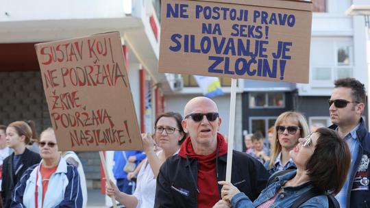 U Osijeku održan prosvjed "Pravda za djevojčice"