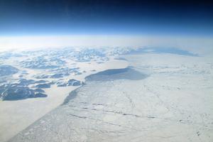 Arktičke planine okovane ledom i snijegom