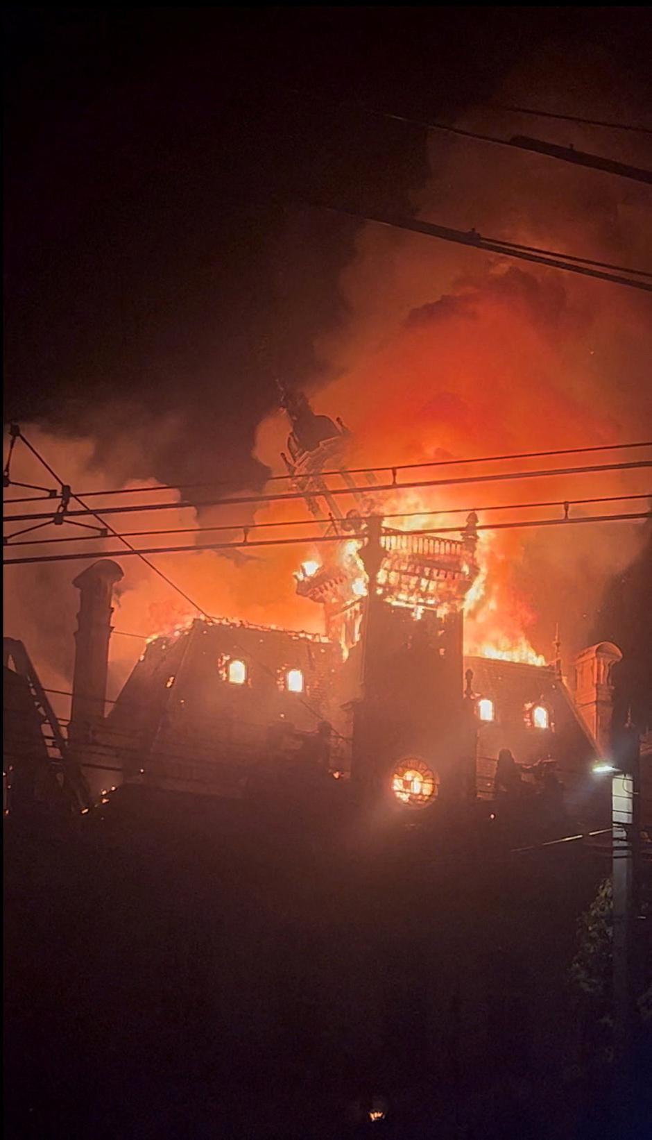 Fire in Limoges city hall amid protests in France | Author: Lucas Destrem