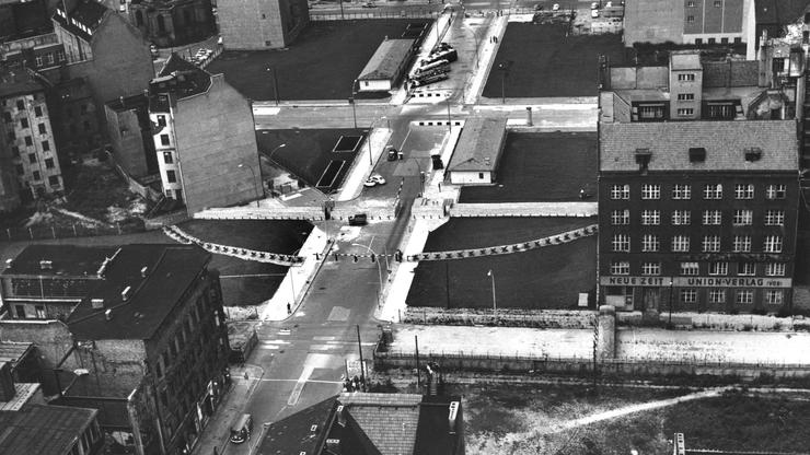 Berlinski zid - checkpoint Charlie 10. kolovoza 1962. godine