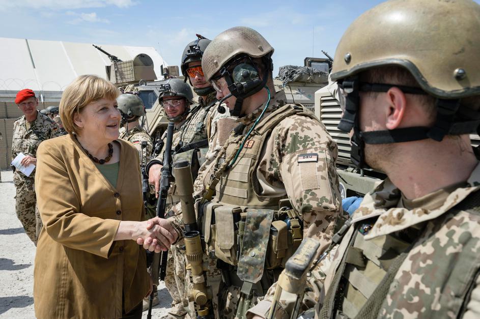 Angela Merkel u posjeti njemačkim vojnicima u Afganistanu