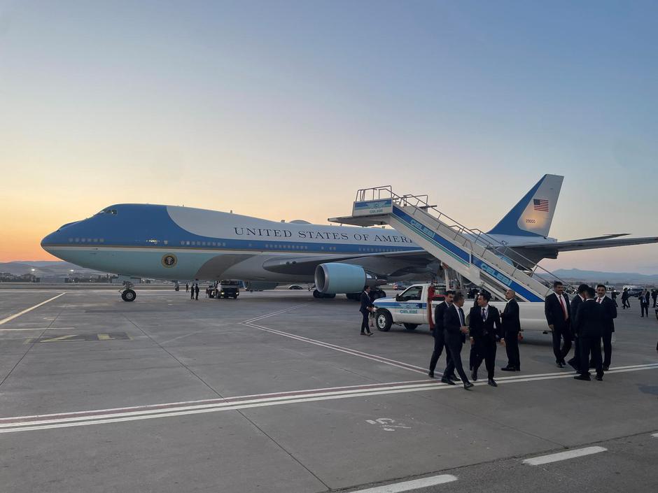 Turkey: Press members gather for the trip back from the NATO Summit in Ankara | Author: Sipa USA/SIPA USA