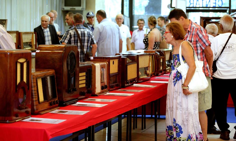 Zagreb: Izložba starih vintage radioaparata Radiodifuzija u Galeriji Vladimir Filakovac