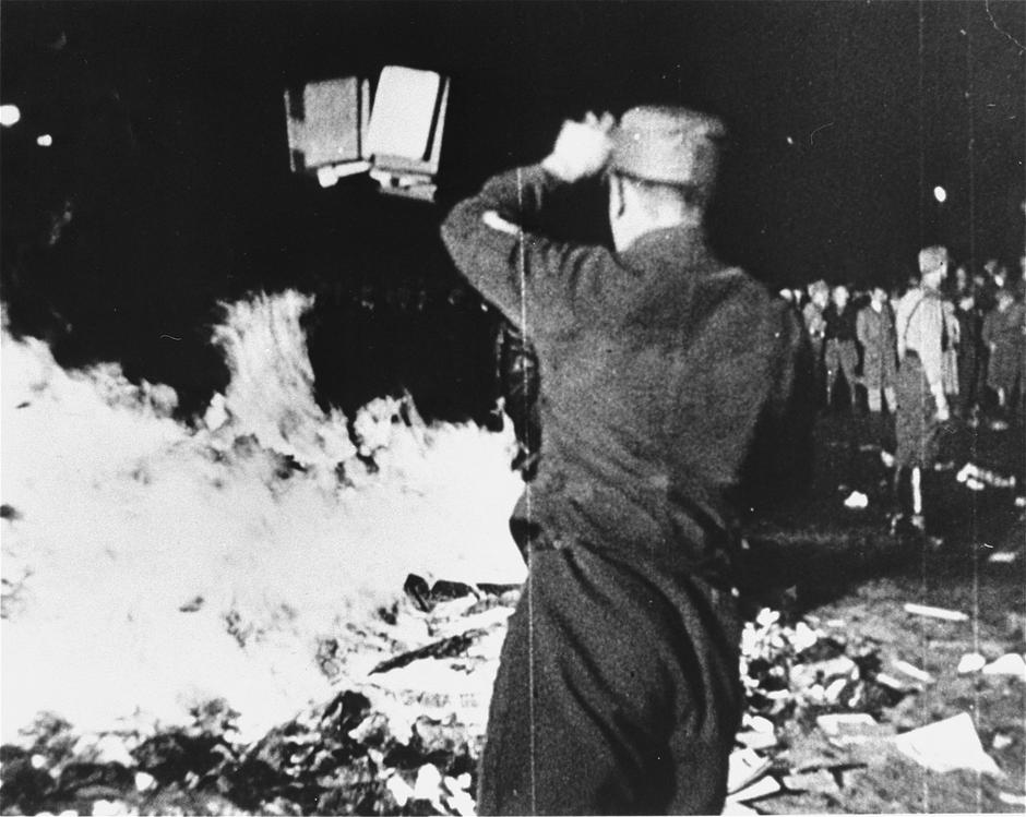 Nacisti spaljuju knjige u Berlinu 1933. | Author: US Holocaust Memorial Museum