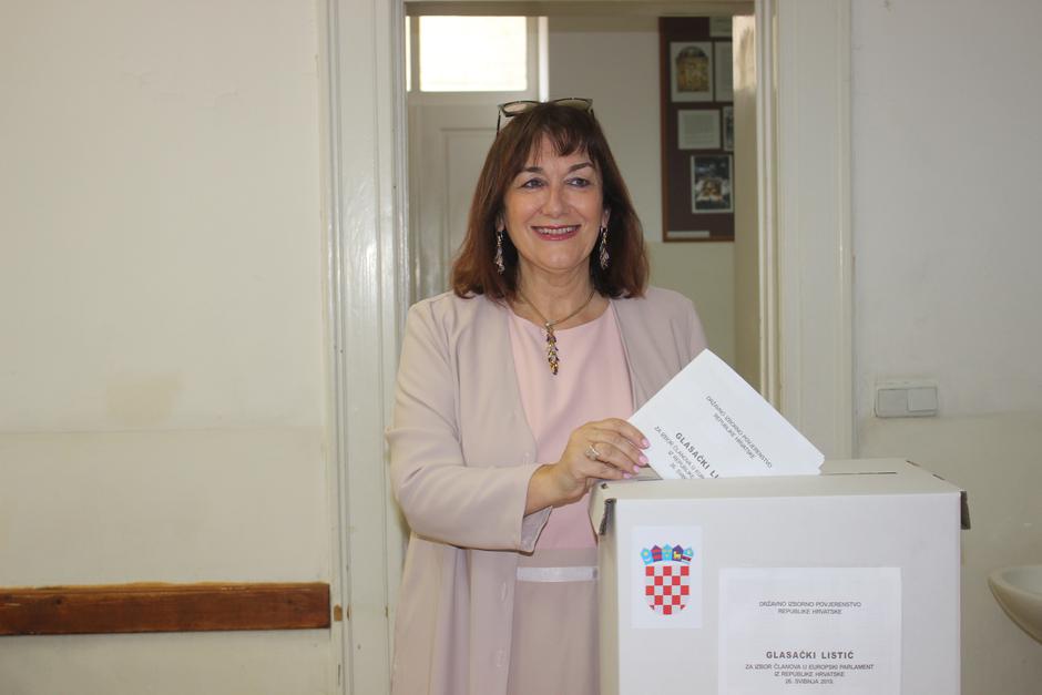 Dubravka Šuica na glasovanju za Europski parlament | Author: Grgo Jelavic/PIXSELL